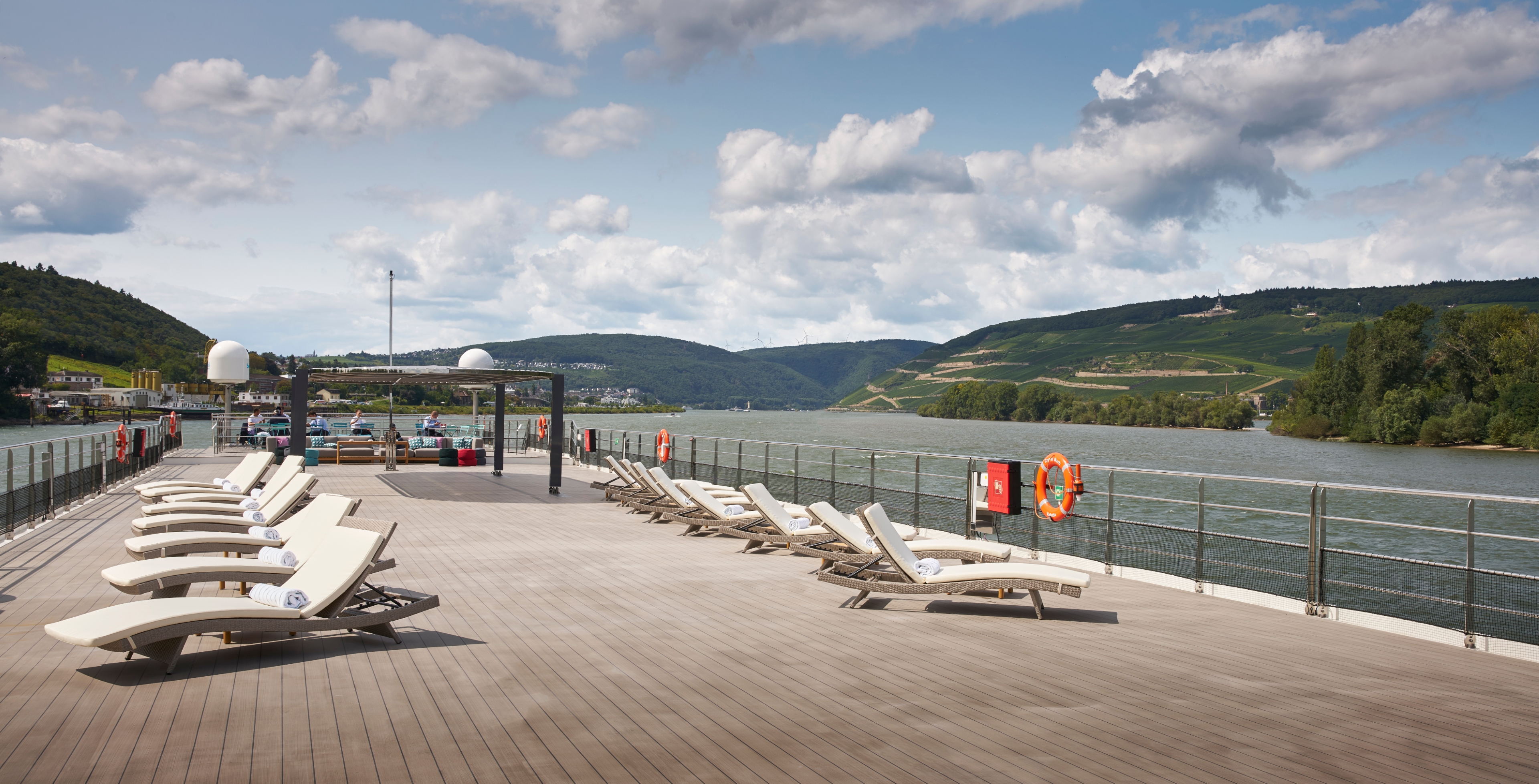 S.S. Elisabeth - Vista Bar and Sun Deck